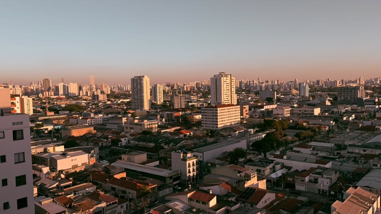 Skyline ao pôr do sol — vista aérea