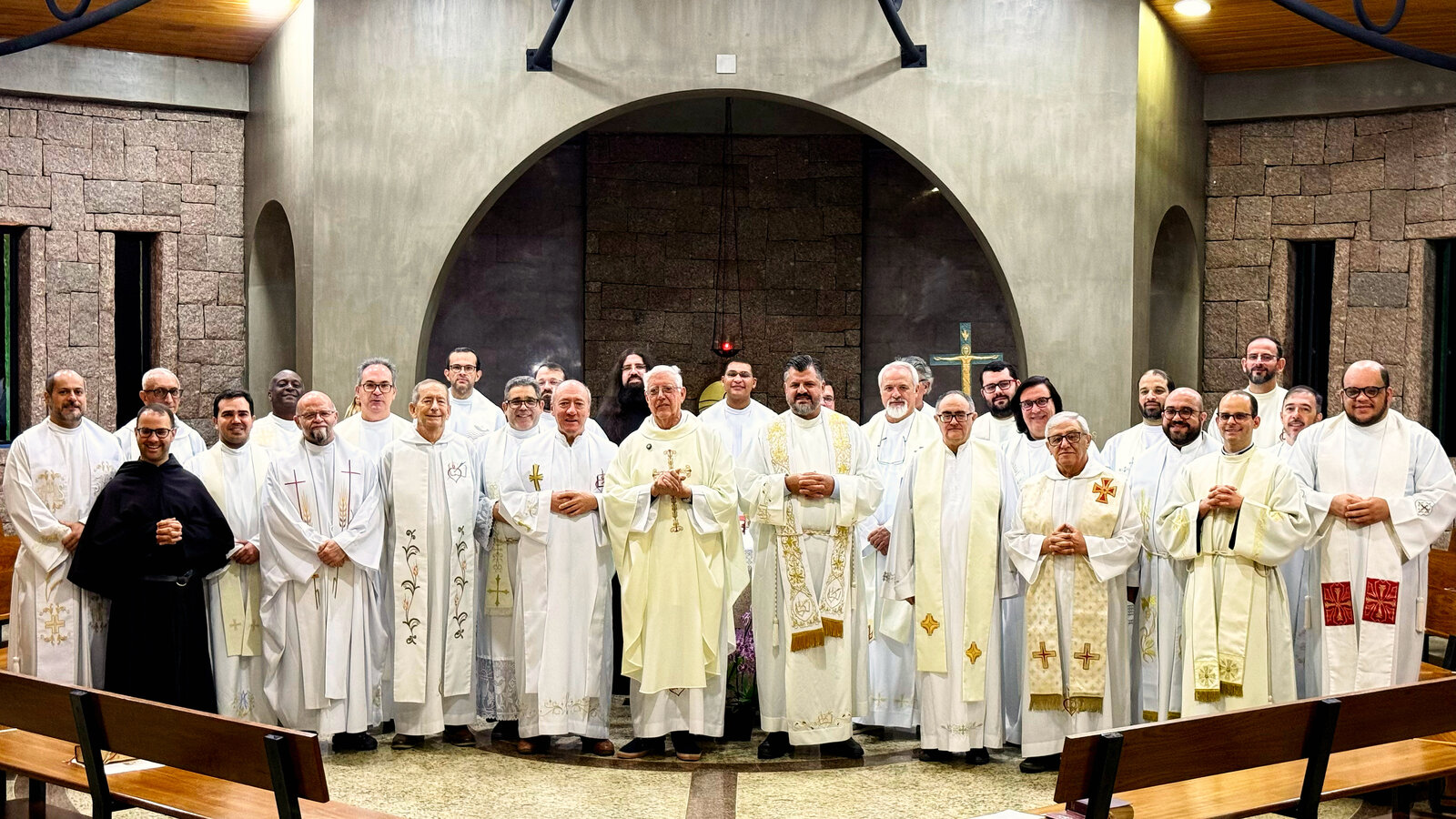 Celebração com padres