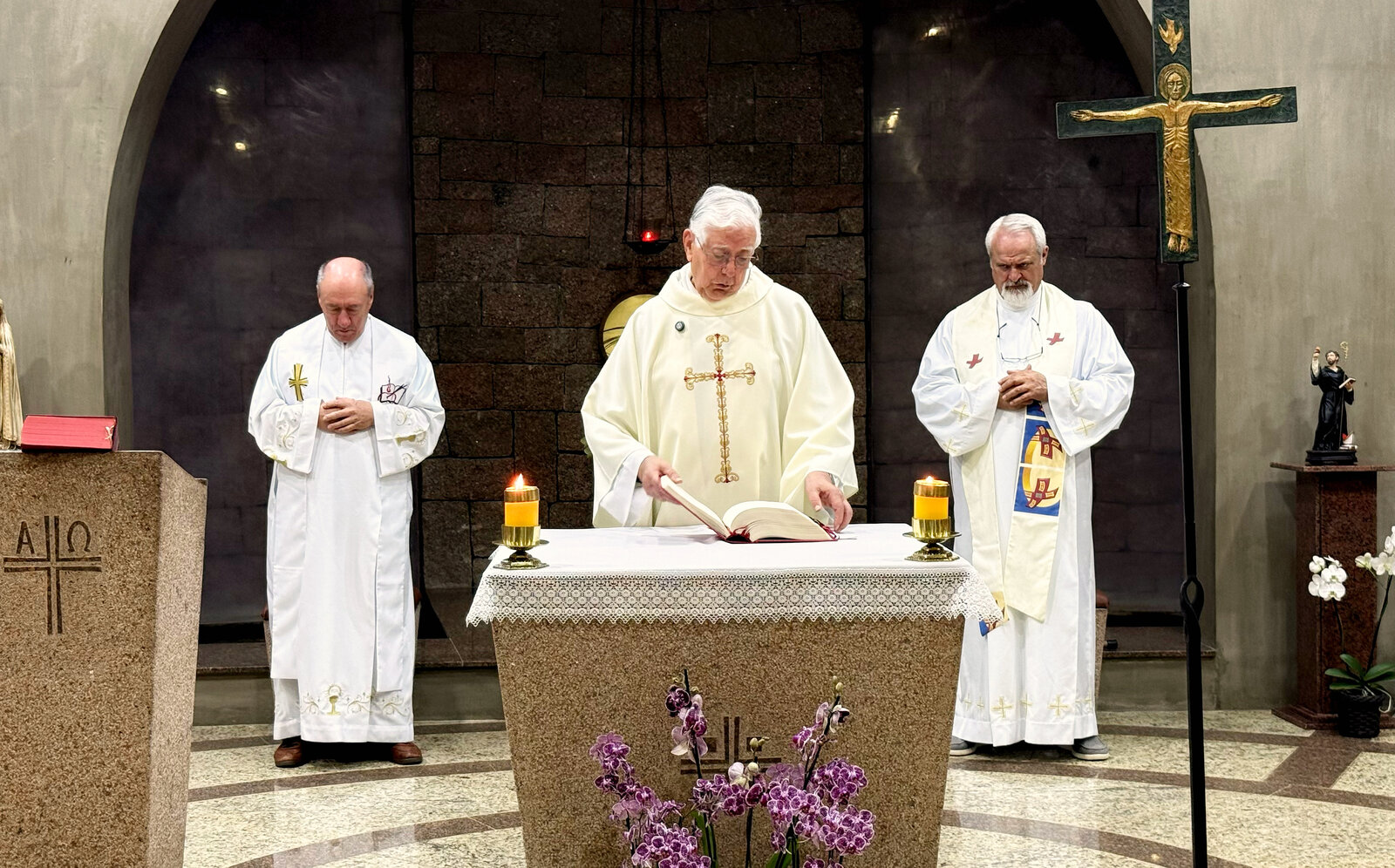 Celebração no altar